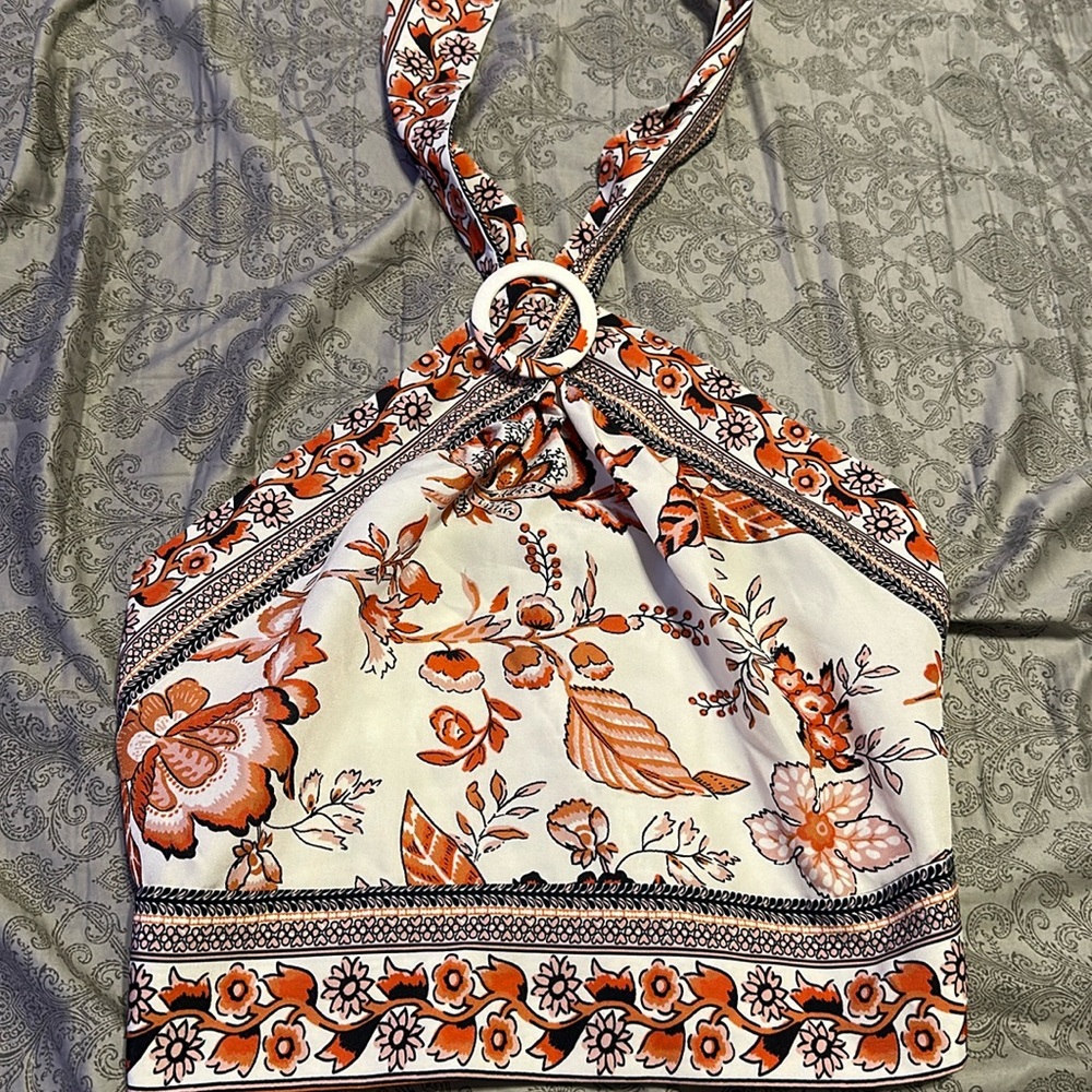 woman’s neck tie crop top